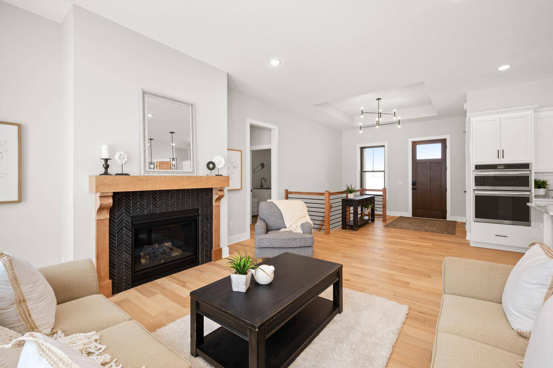 636 Parkside CT, Eagan, MN 55123