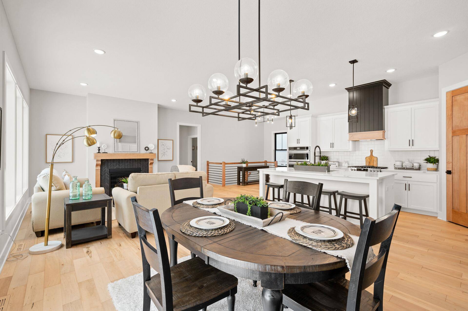 636 Parkside CT, Eagan, MN 55123
