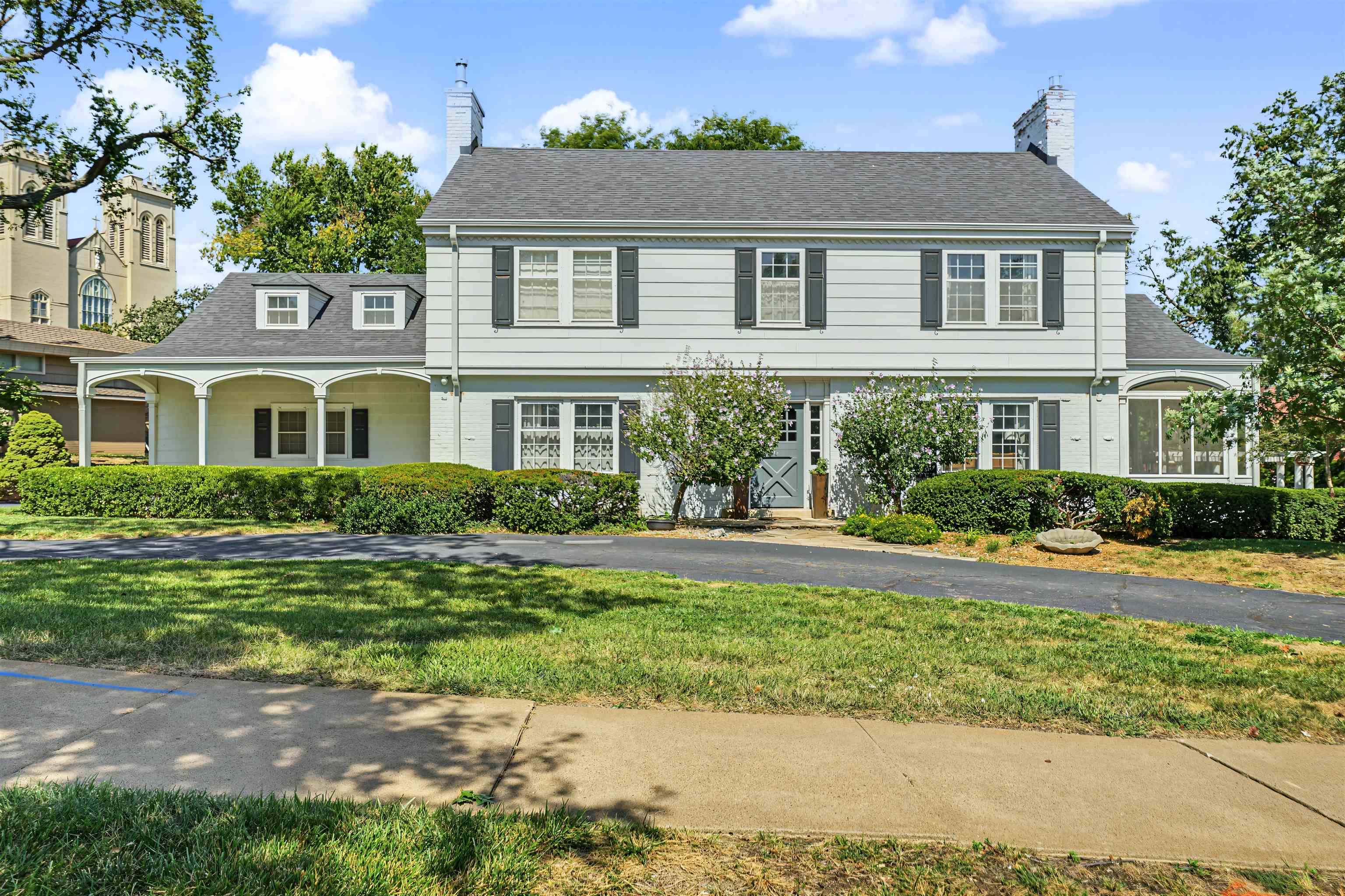 3 Crestview Dr, Salina, KS 67401