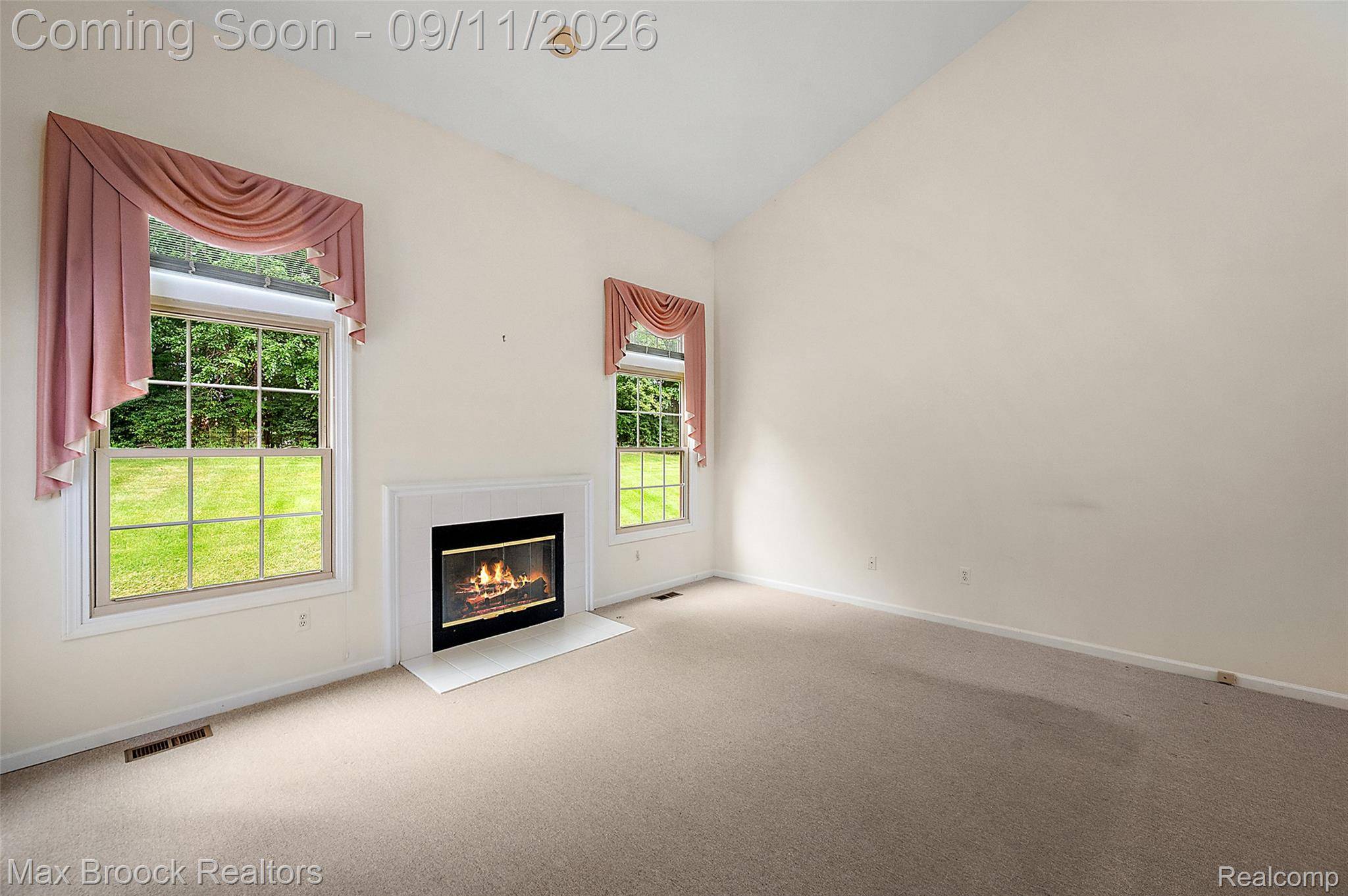 305 Pineknoll CT, Brighton, MI 48116