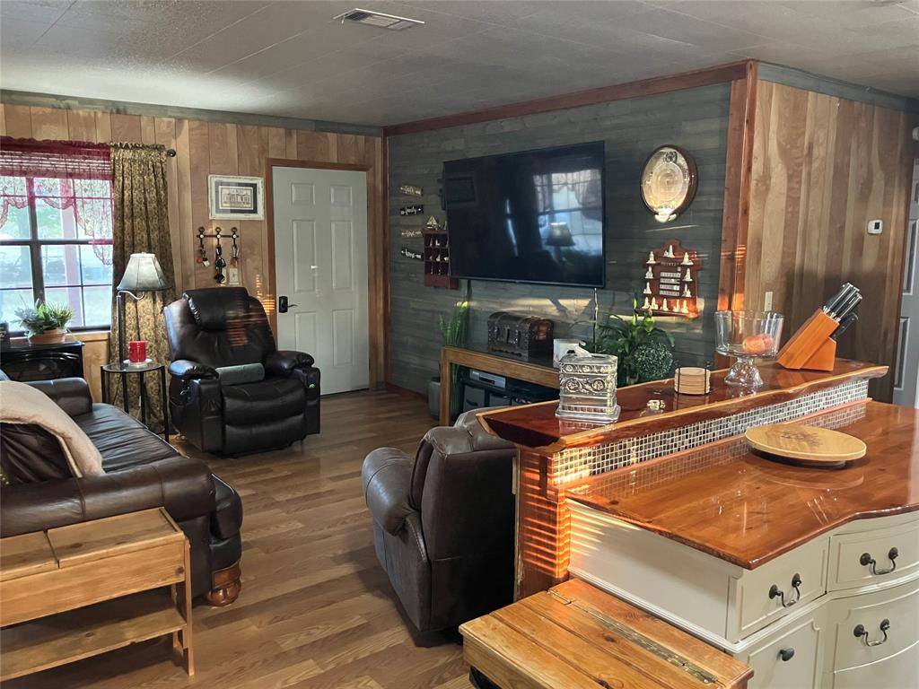 2454 Rs County Road 1402, Point, TX 75472