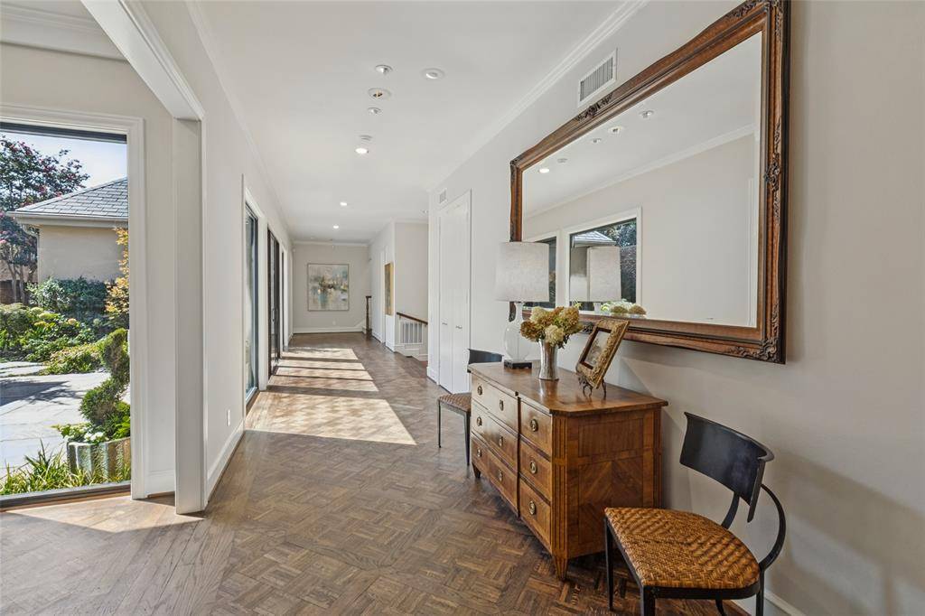 10 Saint Laurent Place, Dallas, TX 75225