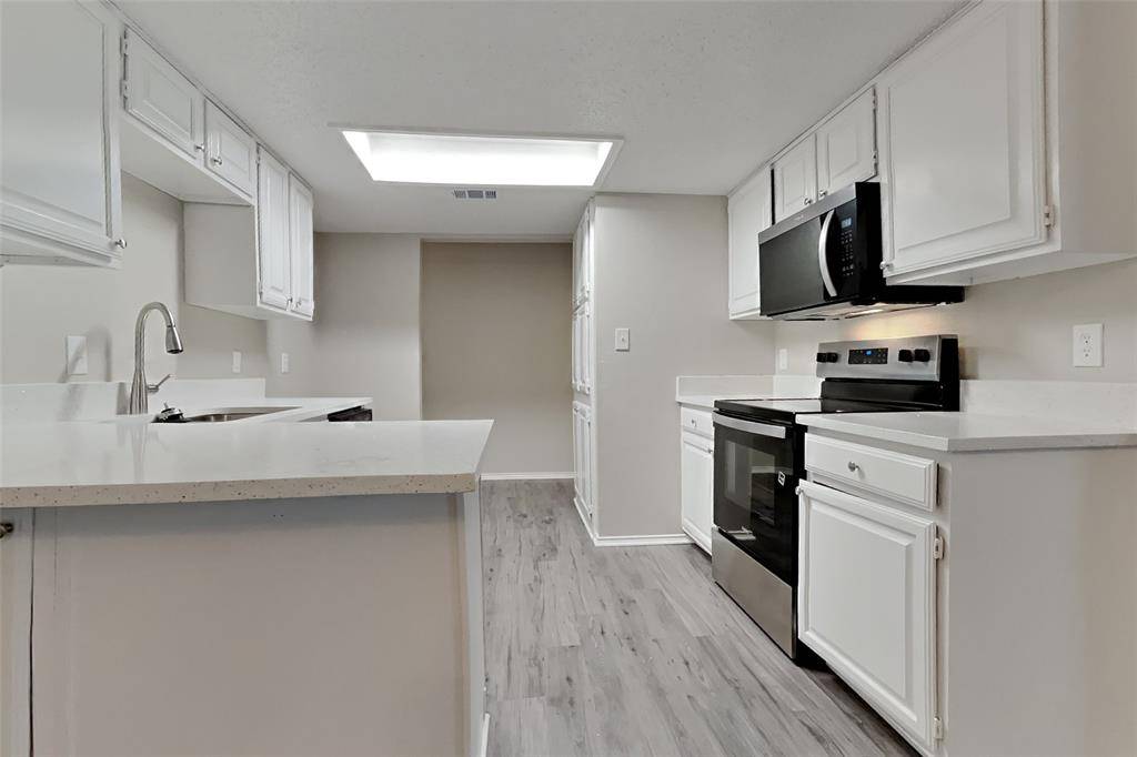6011 Parkmeadow Drive, Arlington, TX 76018