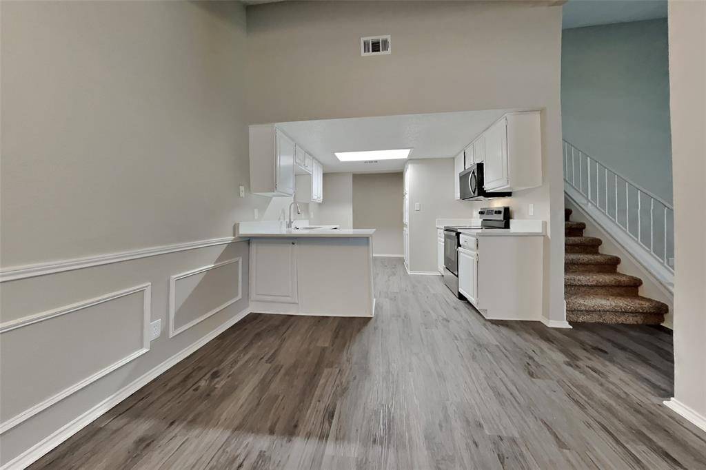 6011 Parkmeadow Drive, Arlington, TX 76018
