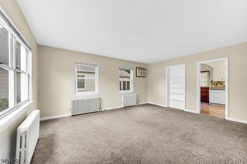 30 Pequannock Ave, Pompton Lakes Boro, NJ 07442
