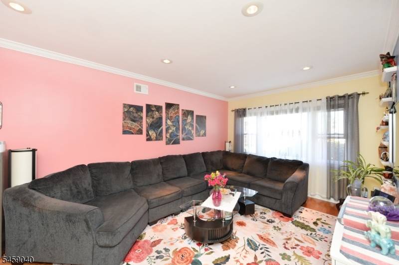 61 Bergen Ave, Clifton City, NJ 07011