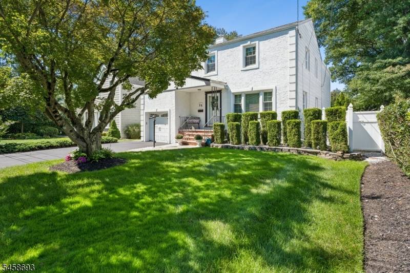 25 Swan Rd, Livingston Twp., NJ 07039