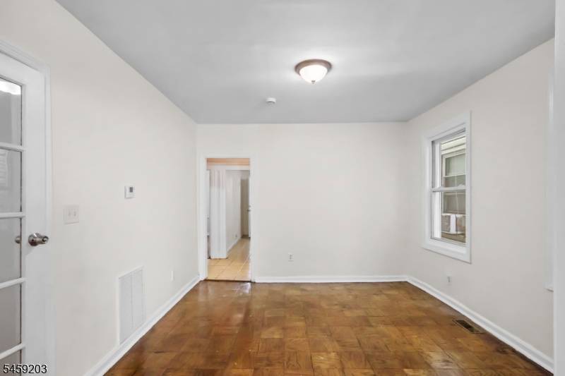 27 Triton Ter, Newark City, NJ 07104