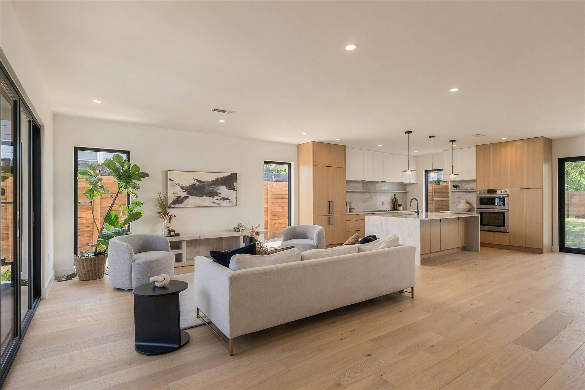 1005 W Johanna ST, Austin, TX 78704
