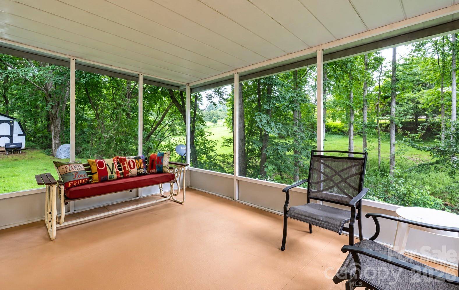 48 Melissa LN, Leicester, NC 28748