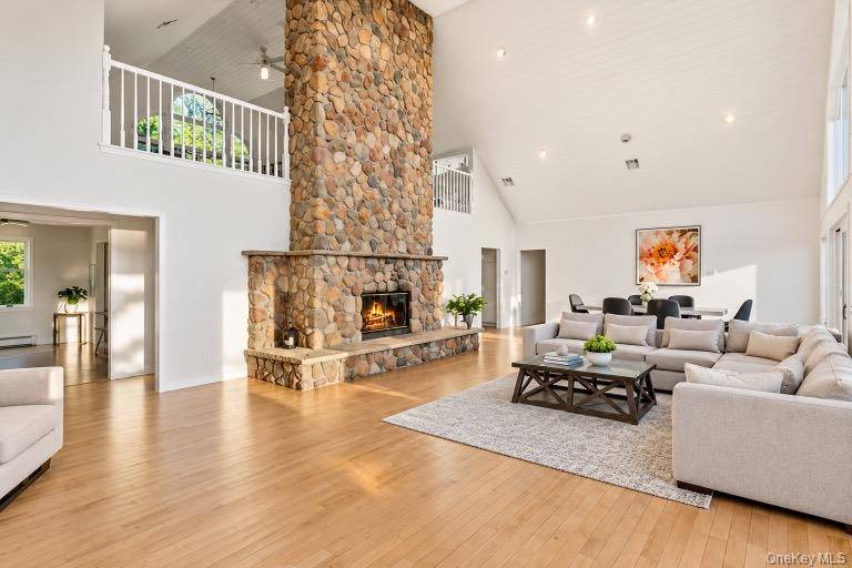 10 Silver Beech LN, Calverton, NY 11933