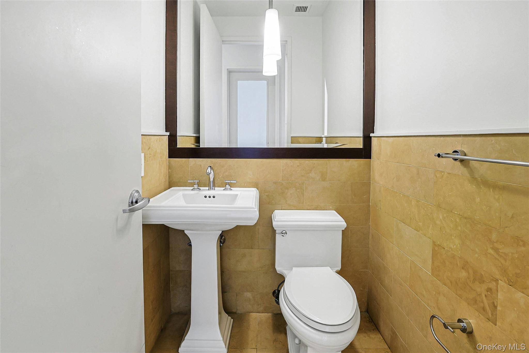 25 Leroy PL #PH1, New Rochelle, NY 10805