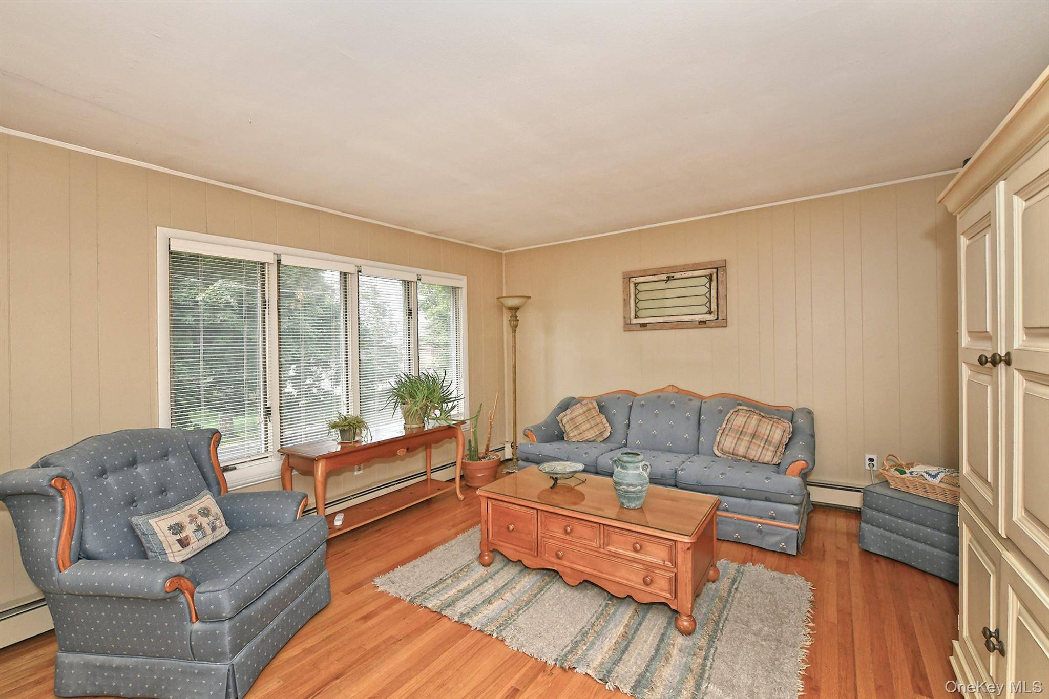 35 Jensen RD, Bay Shore, NY 11706