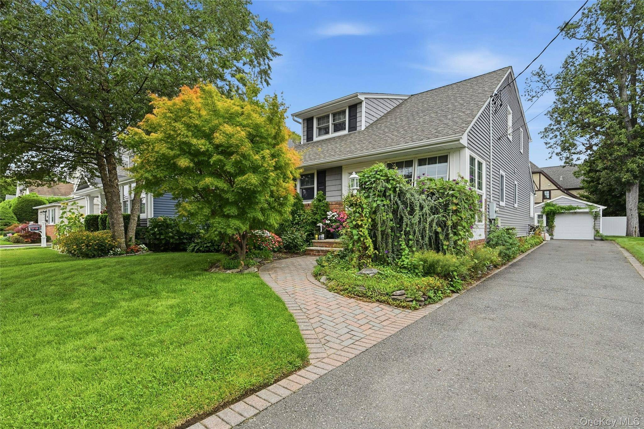 35 Reid AVE, Rockville Centre, NY 11570