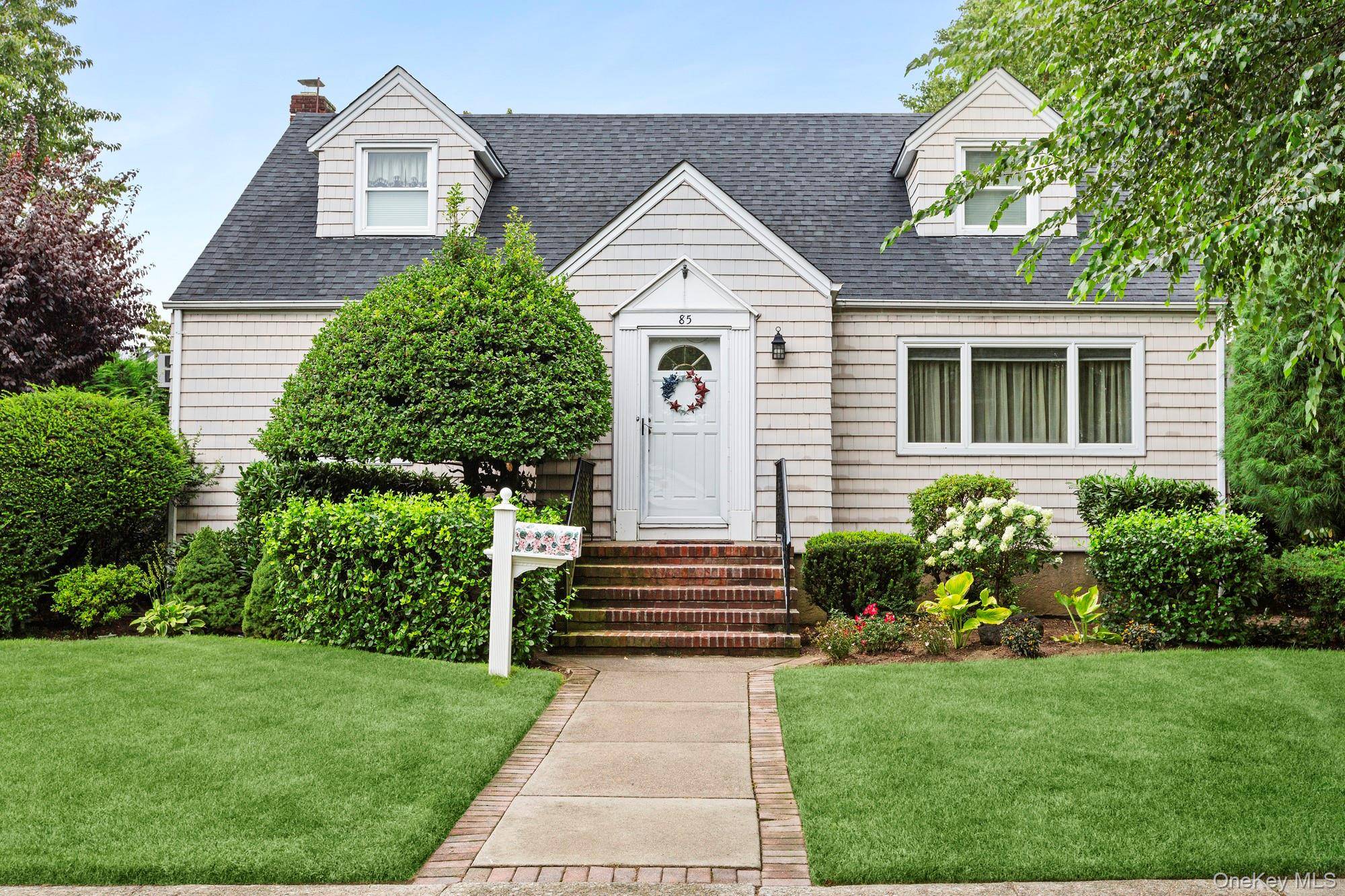 85 Woodlawn AVE, Valley Stream, NY 11581