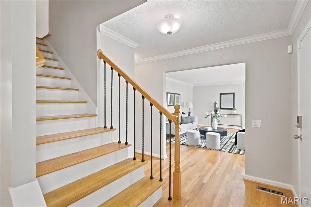 12047 Tangletree DR, Maryland Heights, MO 63146