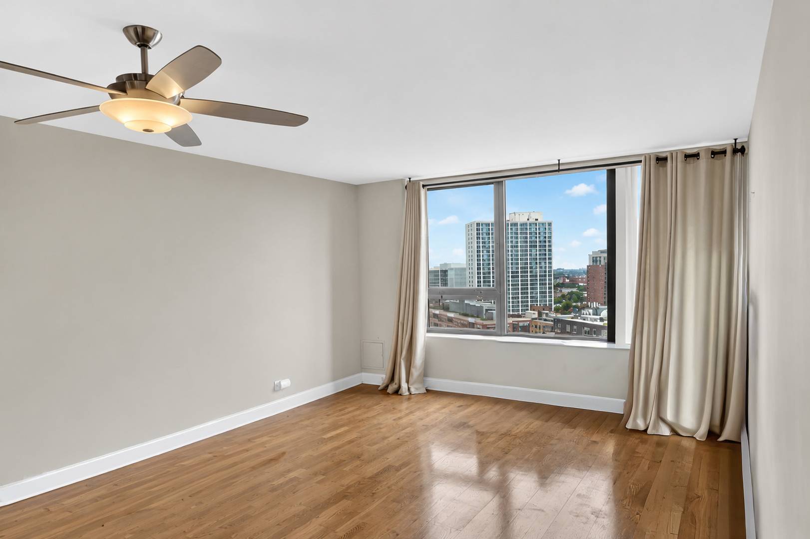 3930 N PINE GROVE AVE #1810, Chicago, IL 60613