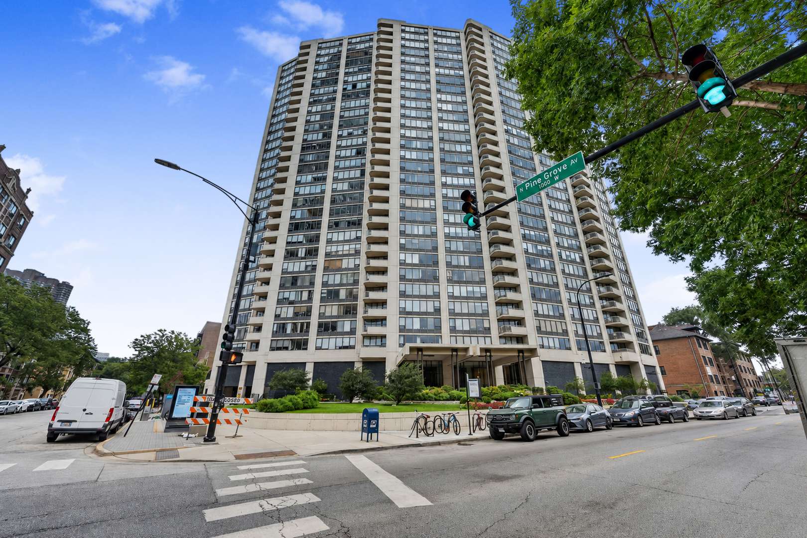 3930 N PINE GROVE AVE #1810, Chicago, IL 60613