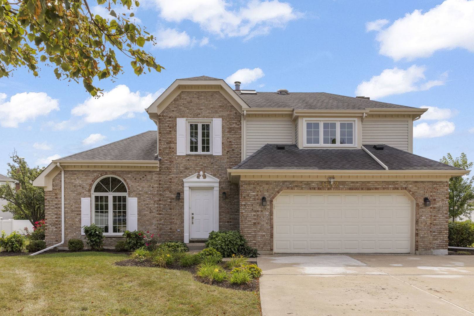 4532 Arbor View DR, Lisle, IL 60532