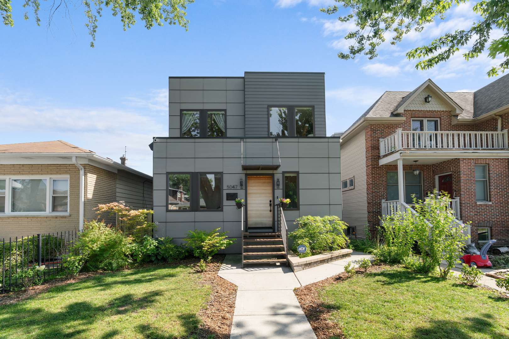 5047 W Winnemac AVE, Chicago, IL 60630