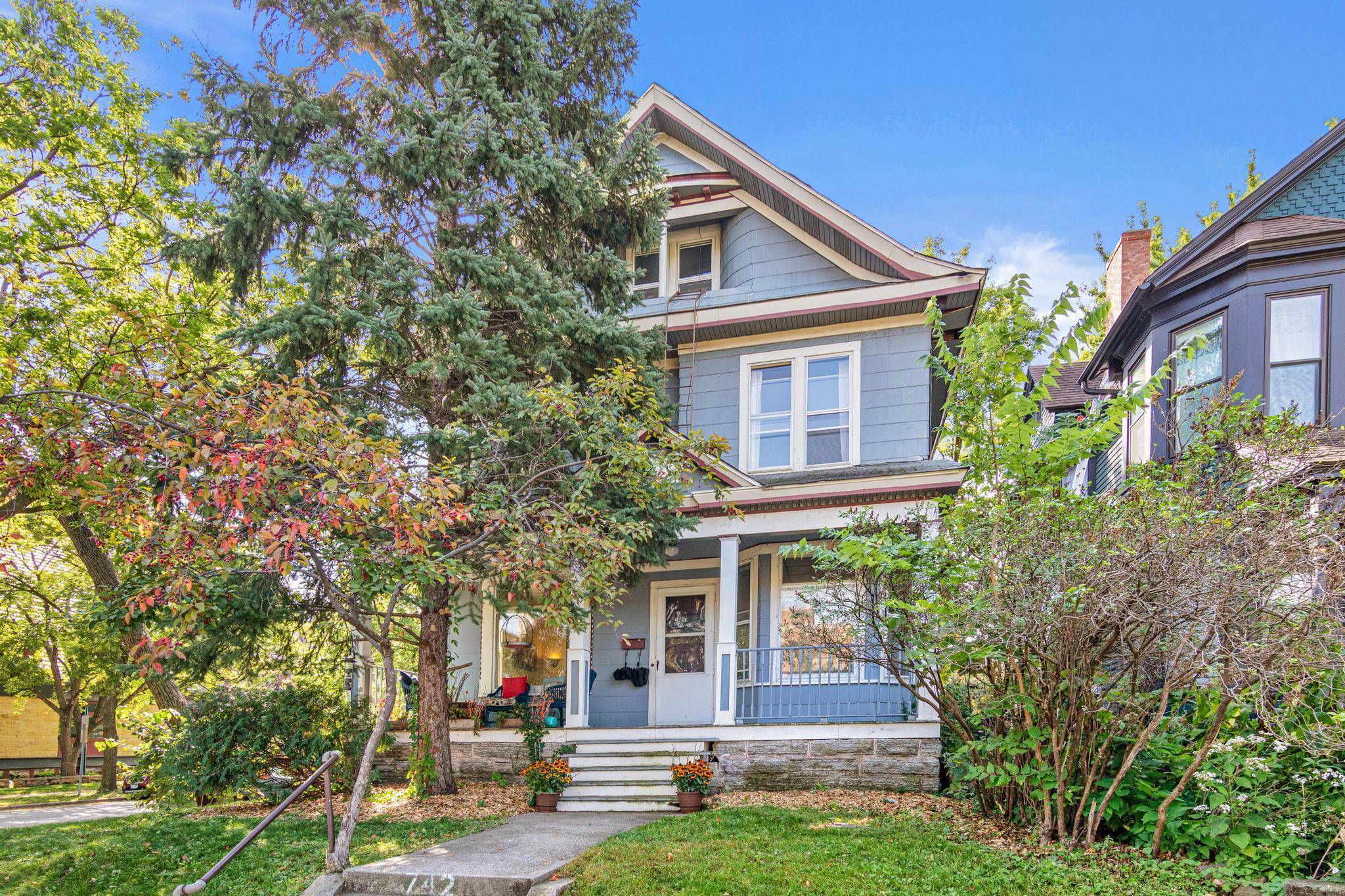 742 Holly AVE, Saint Paul, MN 55104