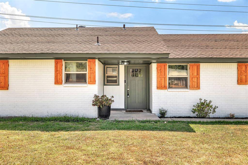 604 SW 27th ST, Moore, OK 73160