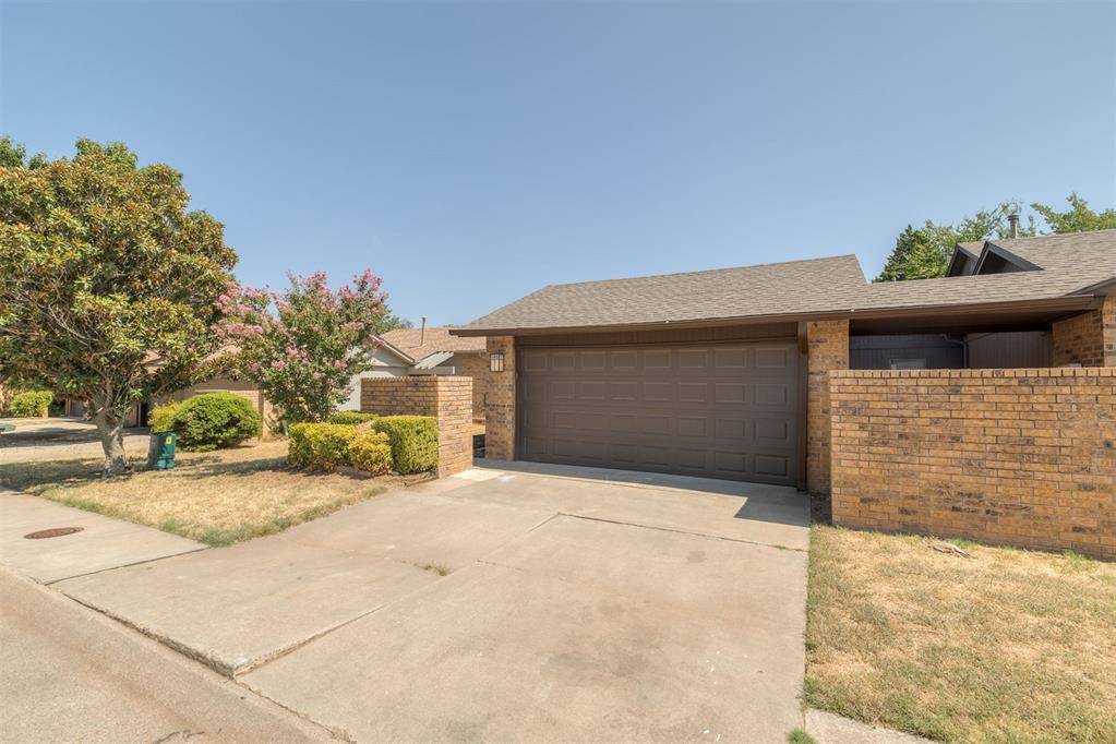 716 Stonecroft CIR, Edmond, OK 73034