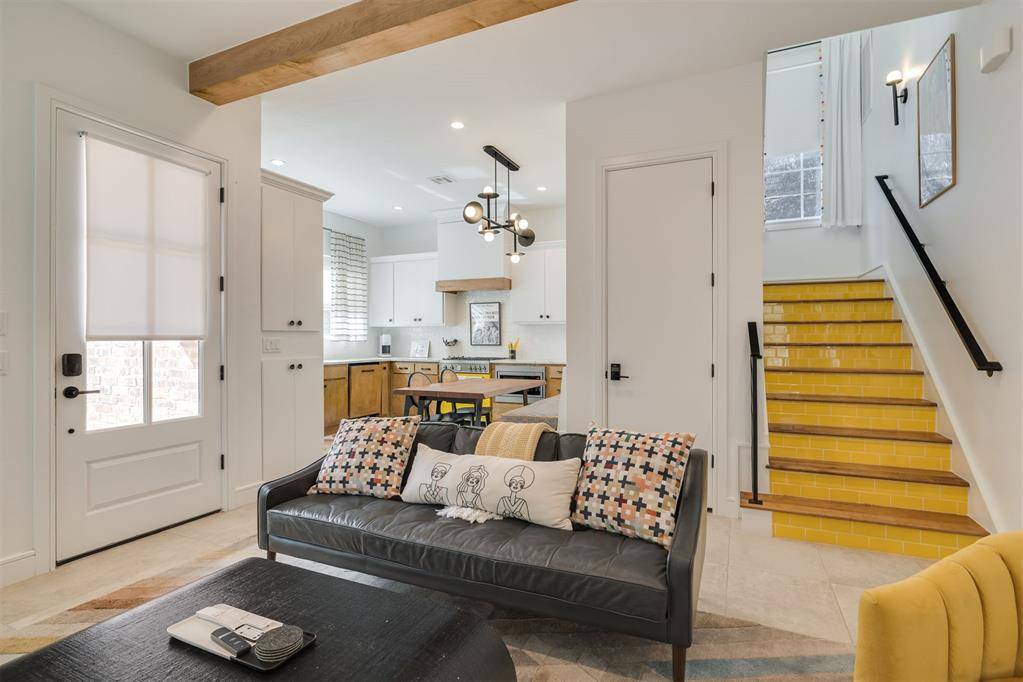225 W 1st ST #112, Edmond, OK 73003