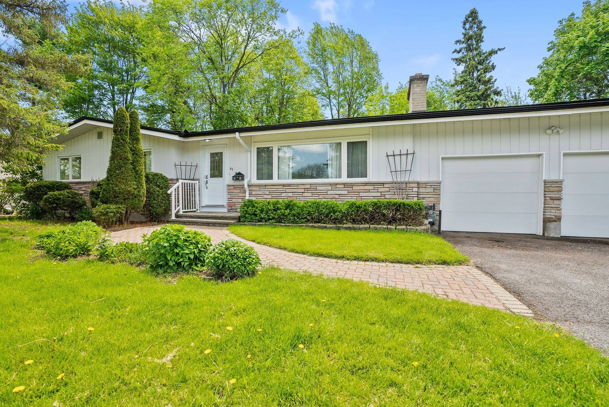 45 Larkspur DR, Bells Corners And South To Fallowfield, ON K2H 6K8