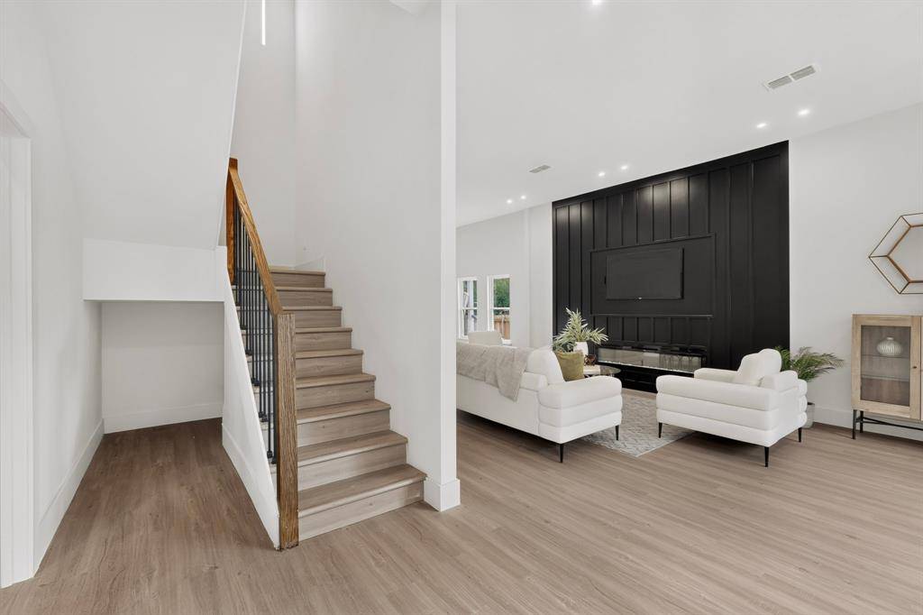 427 E 9TH ST Street, Dallas, TX 75203