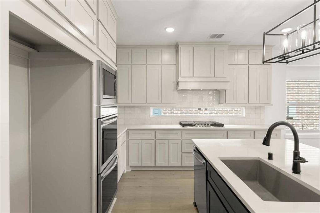 12806 Meadow Glen Street, Rowlett, TX 75089