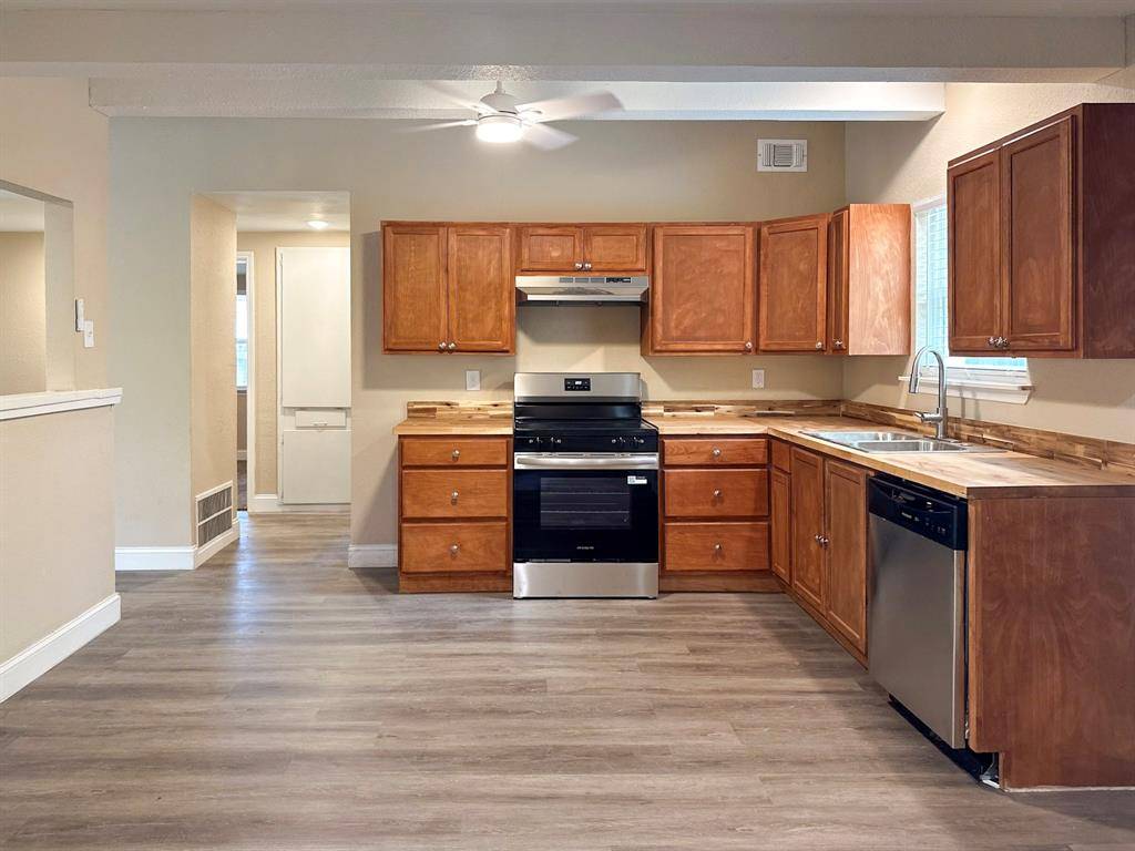 108 Jenny Kay Lane, Irving, TX 75060