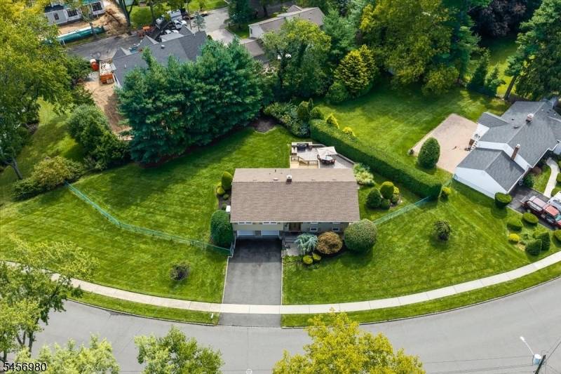 45 Michael Dr, Westfield Town, NJ 07090