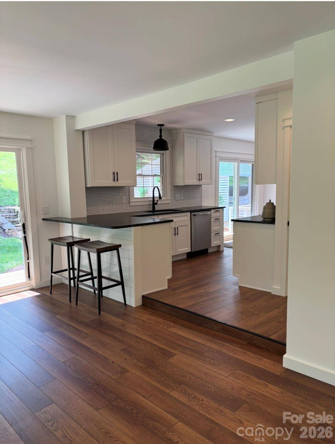 6 Green Knoll DR, Candler, NC 28715
