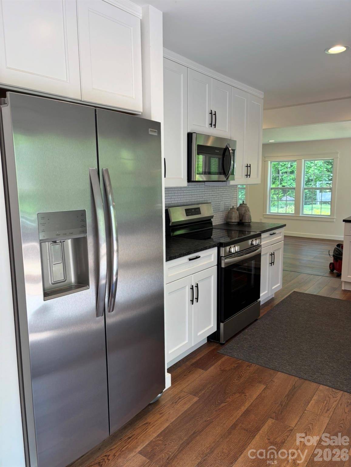 6 Green Knoll DR, Candler, NC 28715