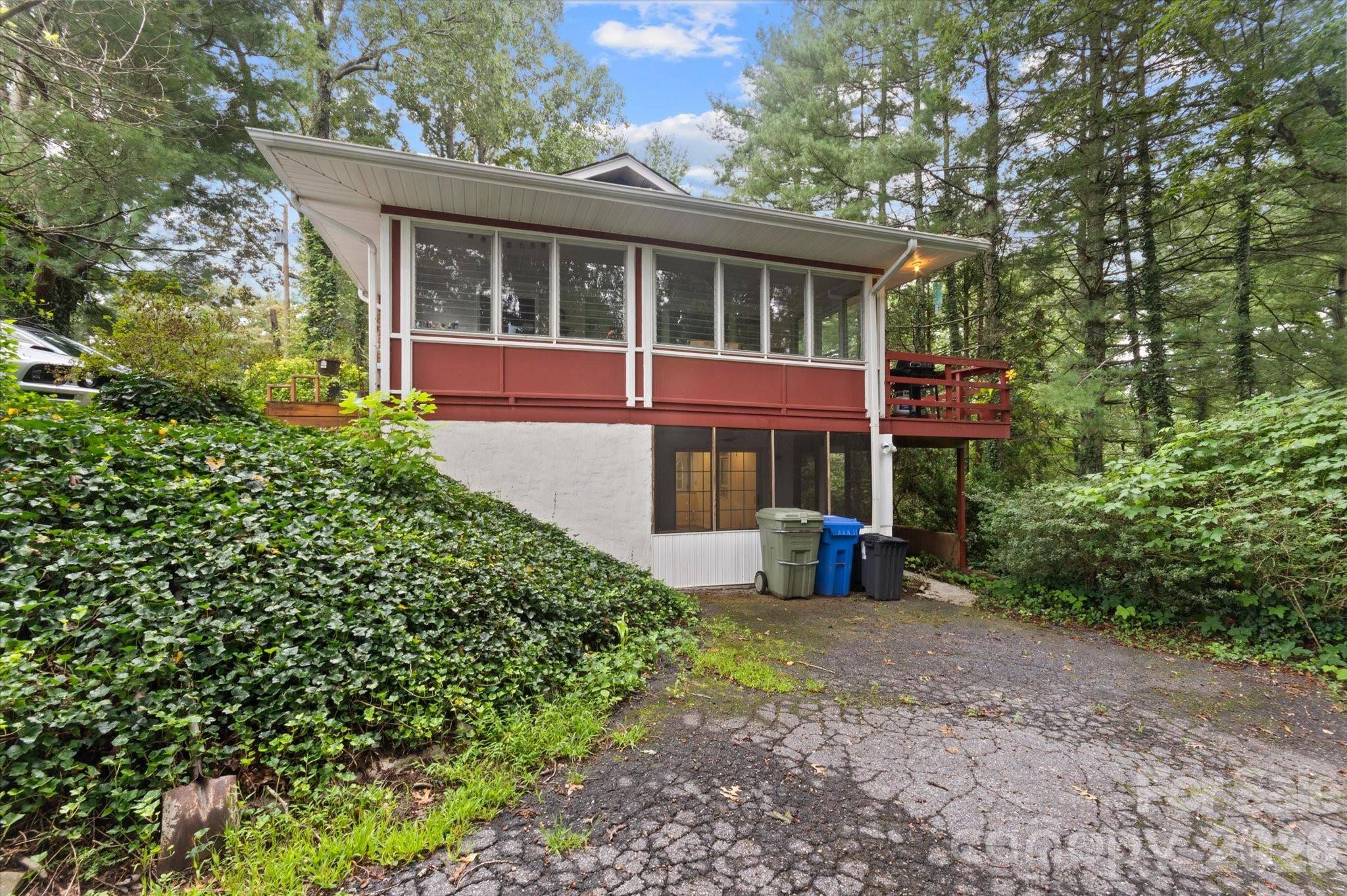 529 Alta Vista DR, Hendersonville, NC 28791