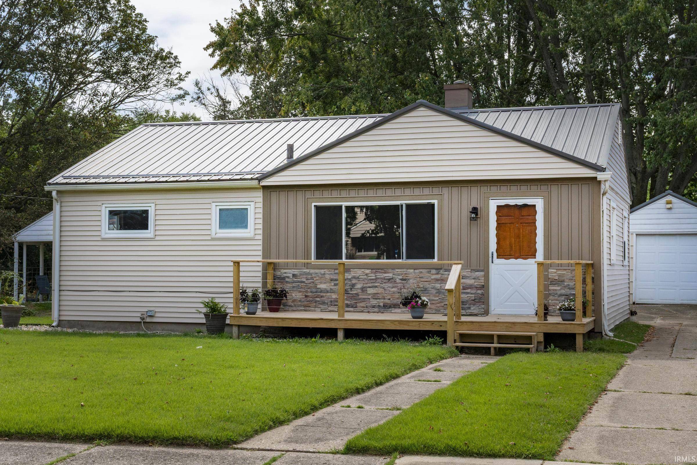 2214 Rockne DR, South Bend, IN 46615-3430