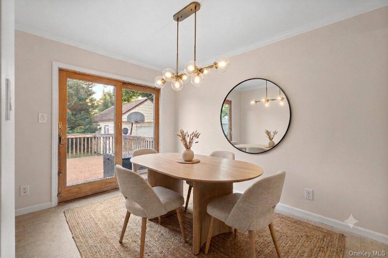 320 Aster RD, West Islip, NY 11795