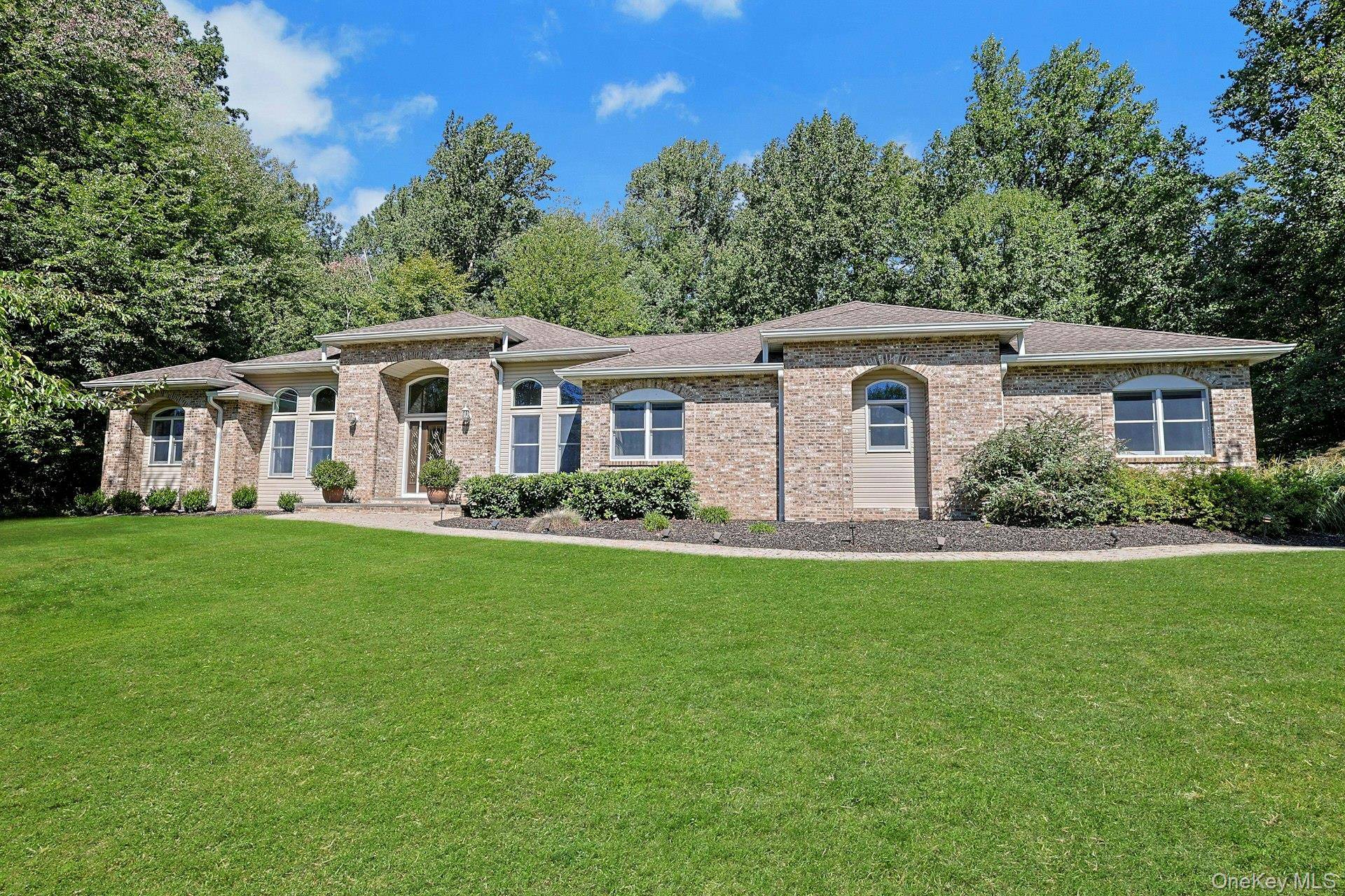 6 Marycrest RD, West Nyack, NY 10994