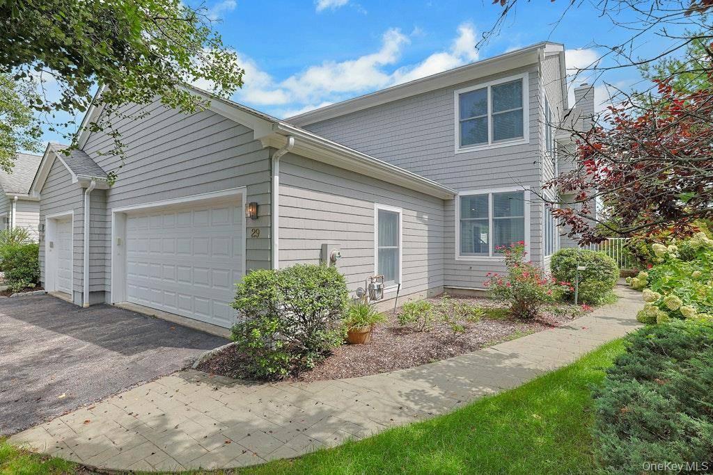 29 Country Club LN, Pleasantville, NY 10570