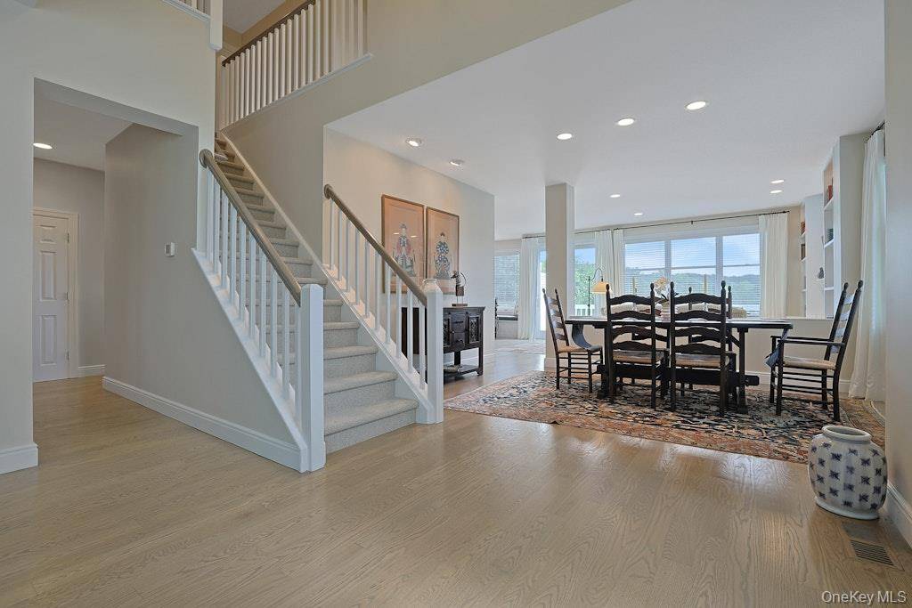 29 Country Club LN, Pleasantville, NY 10570