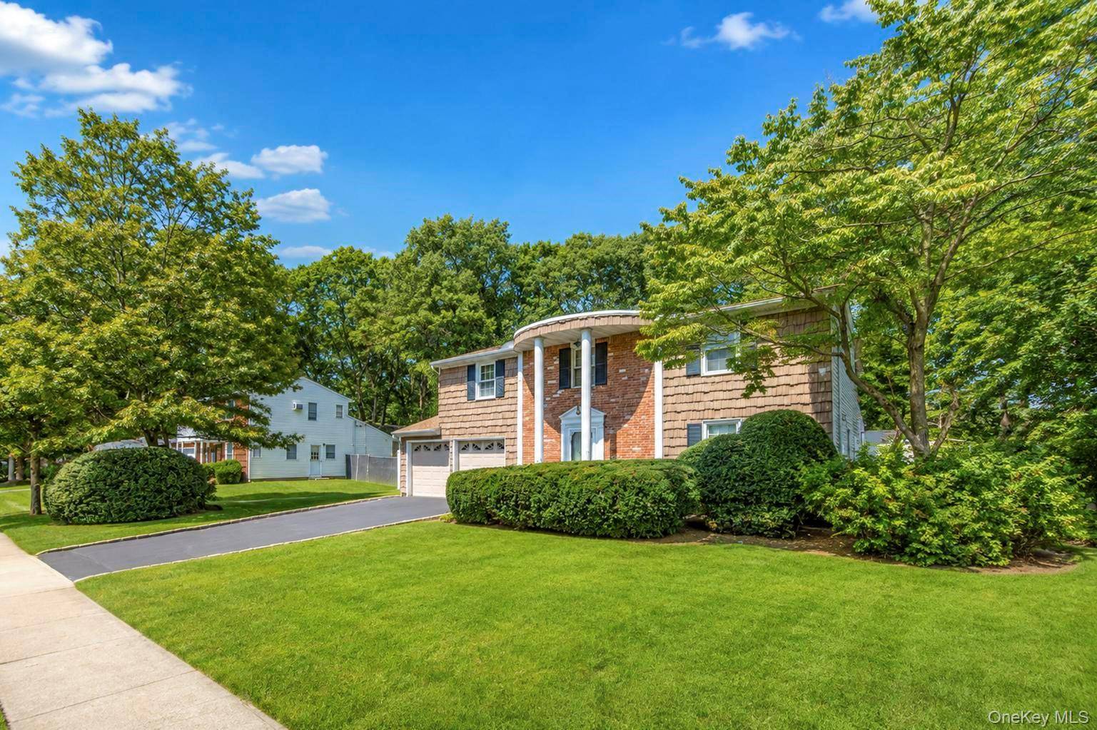 25 Hewes ST, Port Jefferson Station, NY 11776