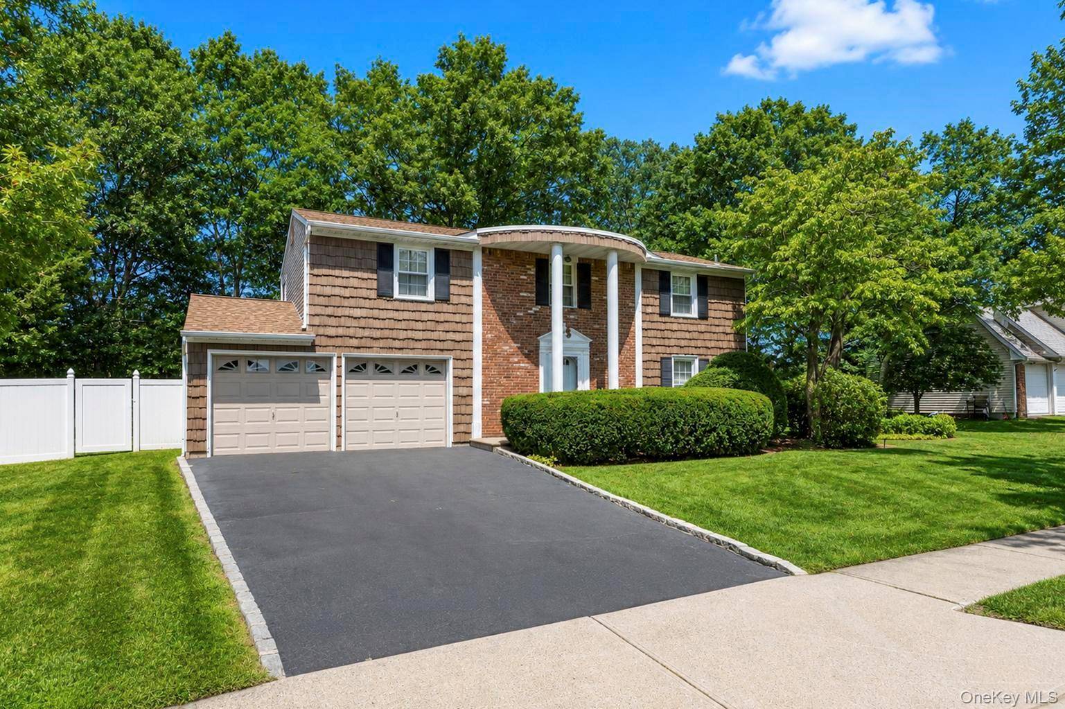25 Hewes ST, Port Jefferson Station, NY 11776