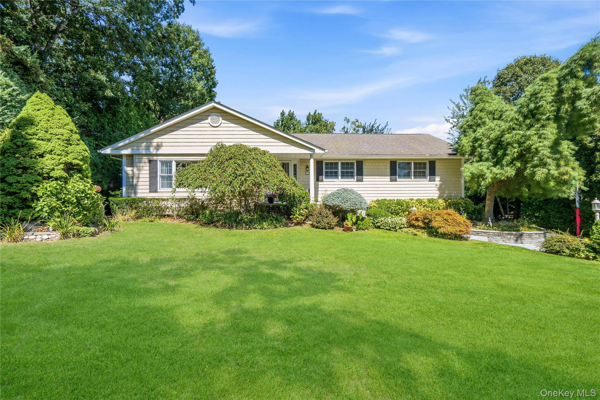 20 High Ridge RD, Plainview, NY 11803