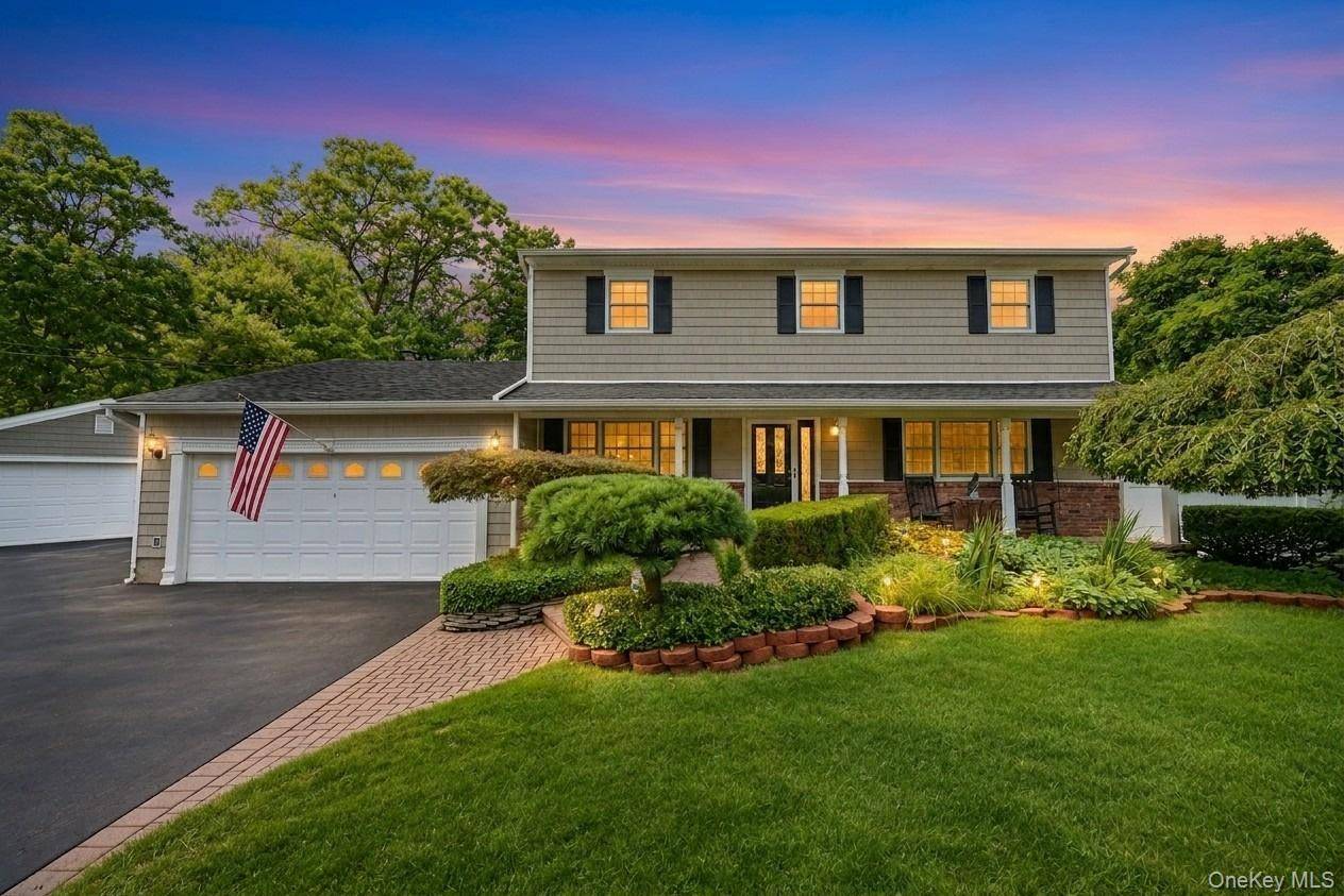 124 Bayview DR, Oakdale, NY 11769