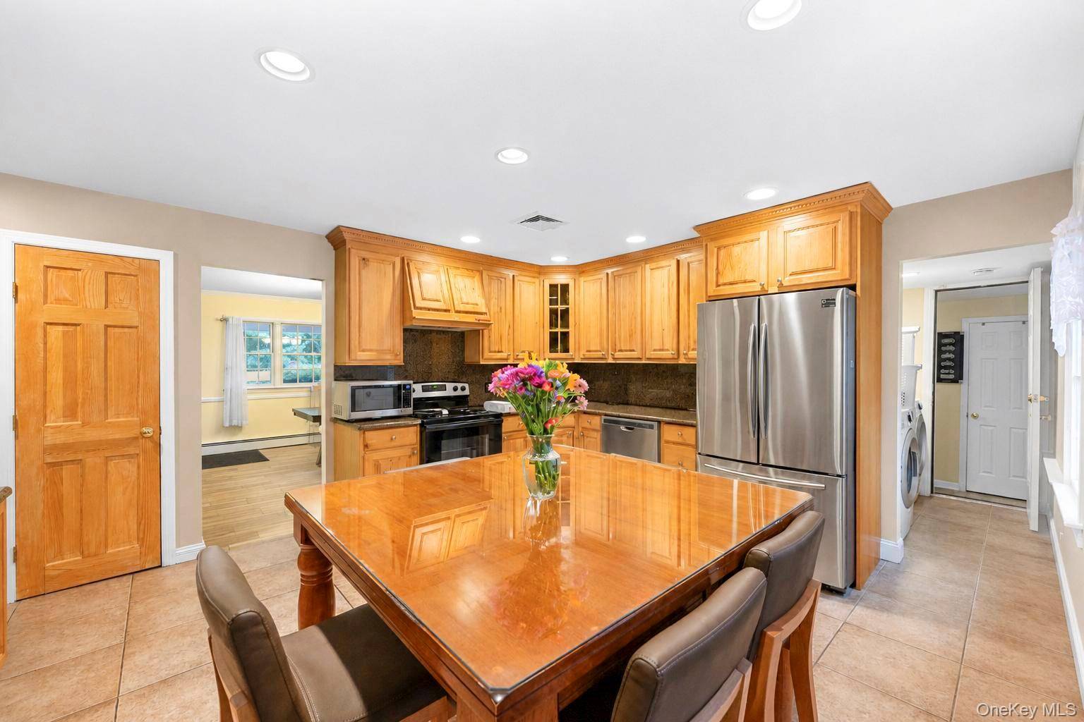124 Bayview DR, Oakdale, NY 11769