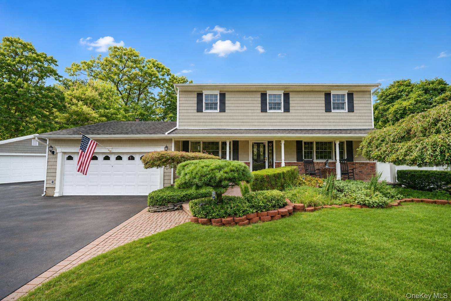 124 Bayview DR, Oakdale, NY 11769