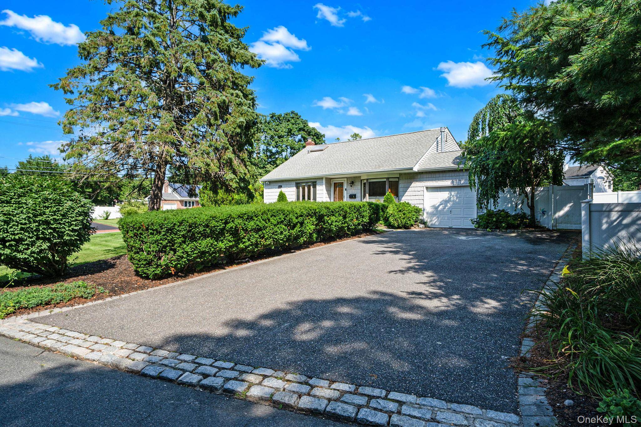 1 Rutgers ST, Smithtown, NY 11787