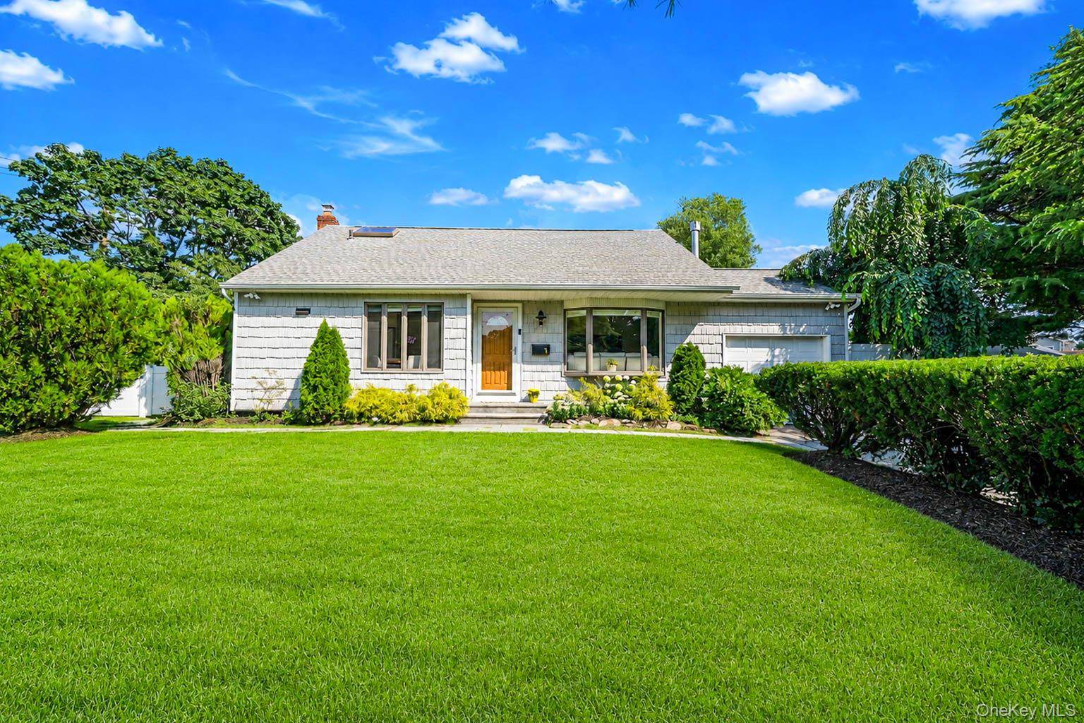 1 Rutgers ST, Smithtown, NY 11787