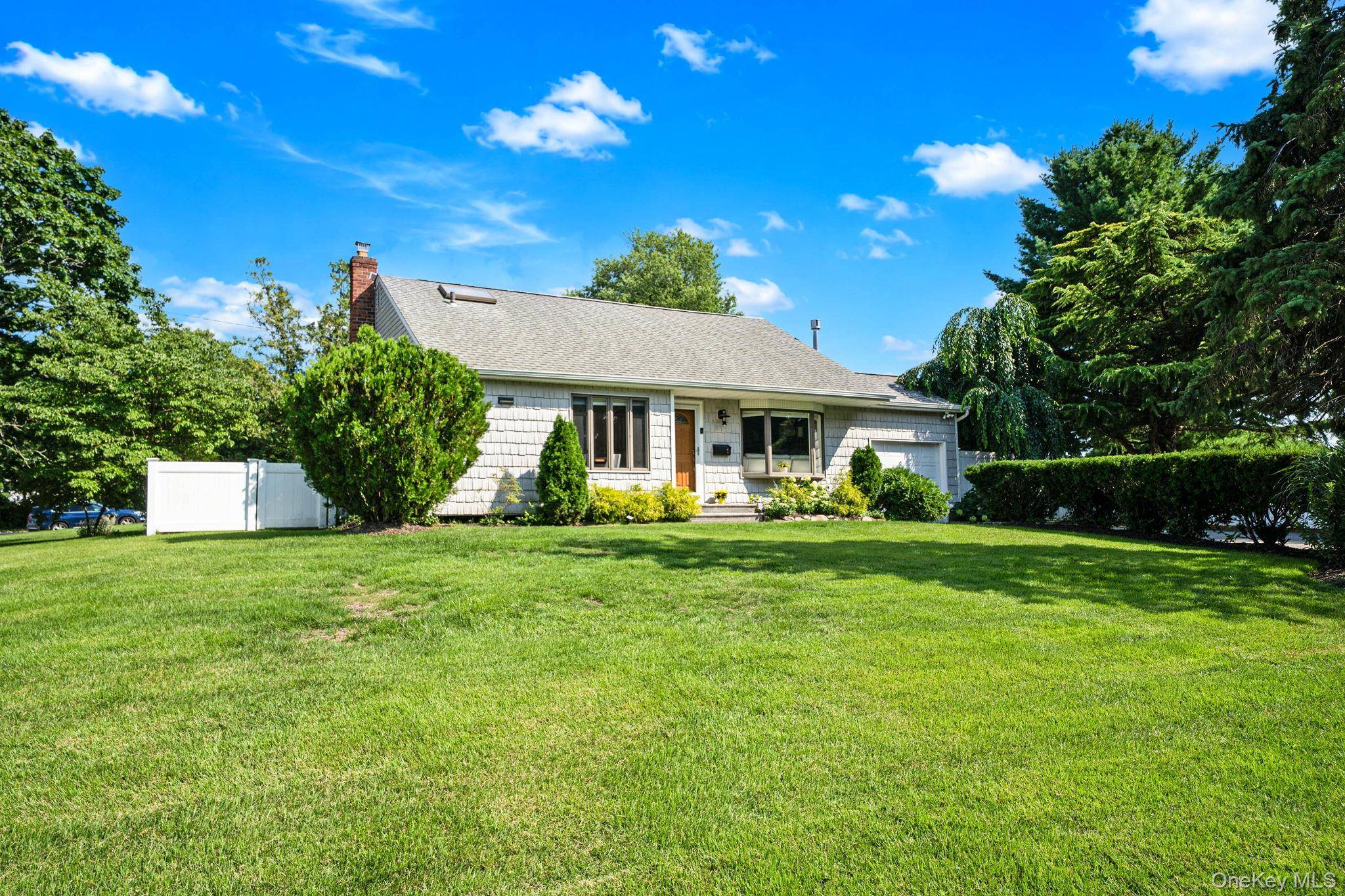 1 Rutgers ST, Smithtown, NY 11787